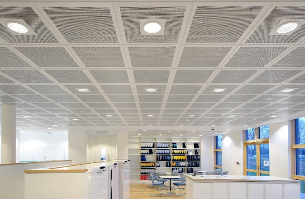 Почему выбирают подвесной потолок Армстронг для офисов и образовательных учреждений